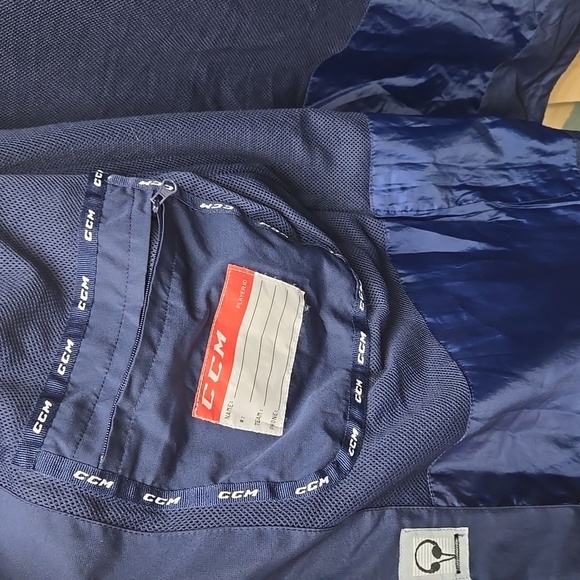 CCM Size XL Navy Blue Lightweight Windbreaker Style Jacket - Picture 7 of 10
